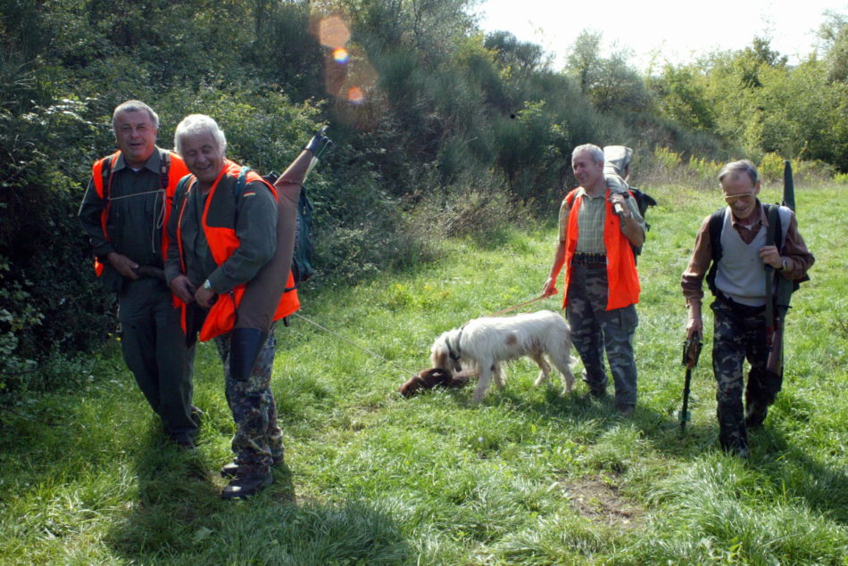 GERMOGLI PH-3-10-05- VAL DI SIEVE SANTA BRIGIDA CACCIA AL CINGHIALE CACCIATORI SELVAGGINA FUCILE