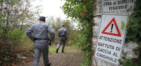 GERMOGLI PH: 2 OTTOBRE 2012 SESTO FIORENTINO MONTE MORELLO CEPPETO RUBRICA UNA GIORNATA CON IL CORPO FORESTALE DELLO STATO NELLA FOTO CONTROLLI BATTUTA DI CACCIA AL GINGHIALE LIBRETTO VENATORIO